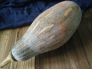 1、草莓酱南瓜饼,南瓜自己种的,你们在市场可以买切块的就可以