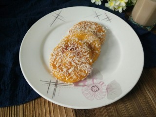 16、草莓酱南瓜饼,然后配上一杯花生核桃红枣糯米豆浆,惬意!