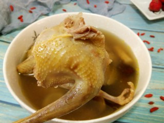 13、滋补鸽子汤,鸽子炖的已经很入味，肉酥烂，可以开始品尝，吃肉喝汤????