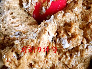 9、红糖红枣发糕,用刮刀拌匀