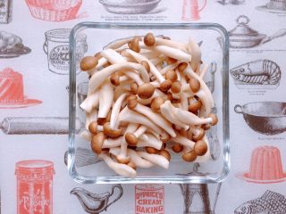 4、烤菇菇蛋吐司配节瓜,洗净沥干水分