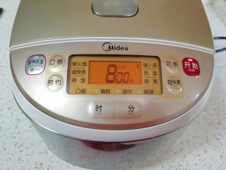 4、红枣黑米粥,按自己需要预约好时间，按“开始”键，就可以安心睡觉了。