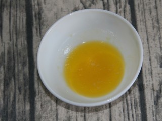 8、猪肝火腿煎蛋三明治,用微波炉融化，一分钟即可