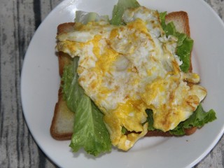 13、猪肝火腿煎蛋三明治,再放煎蛋