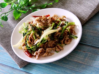 18、羊肉炒香菜,好了可以装盘吃了