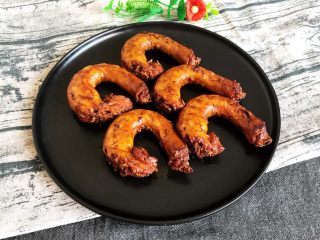 23、香辣卤鸡脖,香辣卤鸡脖出锅了，麻辣鲜香，这是一道可以下酒，也可以当零食吃的一道菜~