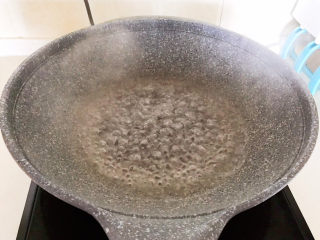 6、白萝卜羊肉汤,锅里冷水烧开