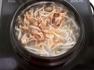 19、白萝卜羊肉汤,烧开后煮5分钟