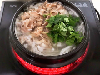 23、白萝卜羊肉汤,加入香菜