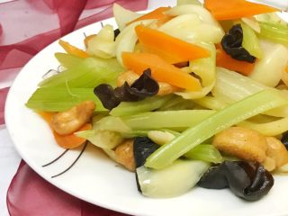 18、清爽开胃西芹百合,近照诱人吧