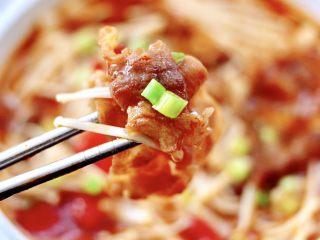 17、番茄金针菇肥牛汤,酸甜可口的番茄金针菇肥牛汤就做好了，好吃到连汤汁都不剩。