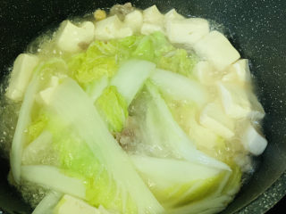 17、白菜炖豆腐,搅拌均匀，起锅