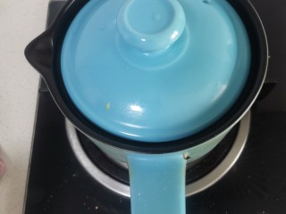 12、红枣银耳羹,盖上盖子在焖5分