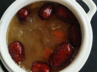 13、红枣银耳羹,盛到一个漂亮的小罐子里