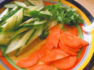 10、暖心汤系列★椰汁青口汤,装盘，备用。