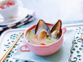 19、暖心汤系列★椰汁青口汤,无论是午餐，还是晚餐，来一碗，都沁人心脾，幽香许许，暖心又暖身。来喝一碗吗？老铁？