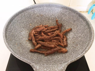 13、黑胡椒牛柳,翻炒均匀即可