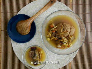 6、猴头菇排骨养胃汤,文火煲2个小时。