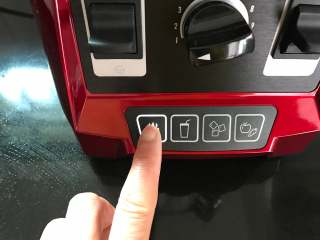 8、牛奶桂花莲藕汁,开启开关后选择热汤功能。