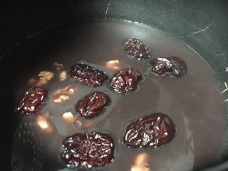 14、红枣黑米粥,一个小时30分钟成品即可
