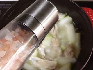 13、排骨焖冬瓜,放盐、白糖