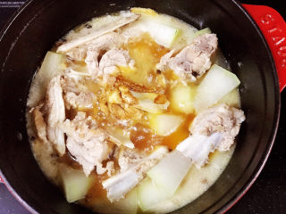 16、排骨焖冬瓜,继续煮5分钟