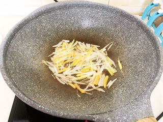 14、干煸牛肉丝,煸炒出香味