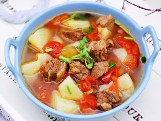 15、番茄牛肉炖土豆,啦啦啦，好吃到流哈喇子的番茄牛肉炖土豆出锅咯。