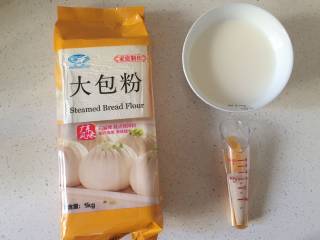 1、糖三角,准备好材料和面