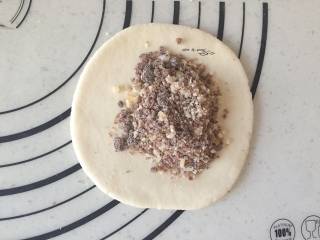 7、糖三角,包入10g馅料