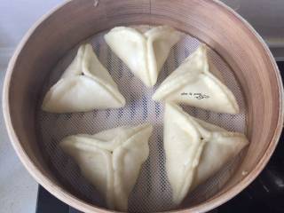 12、糖三角,关火后焖5分钟即可出锅