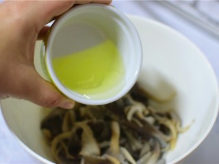 6、干炸鲜蘑,加蛋清