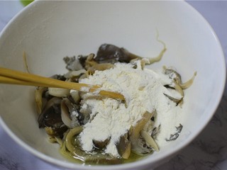 7、干炸鲜蘑,加面粉