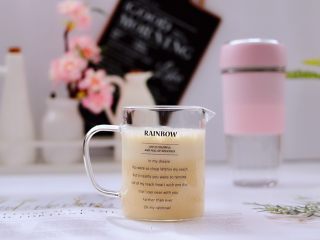 12、香蕉蜂蜜奶昔,我家宝贝一口气喝了一大杯。