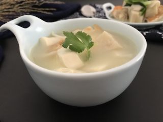 13、三文鱼头粉葛豆腐汤（即滚靓汤）,非常鲜美清甜奶白的靓汤，保证谁喝谁爱！