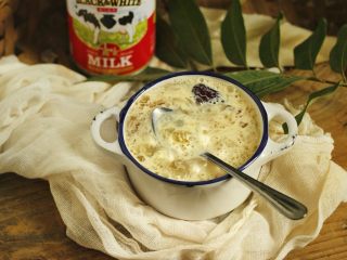 13、桃胶雪燕皂角米银耳羹,我喜欢加点牛奶，味道更香。