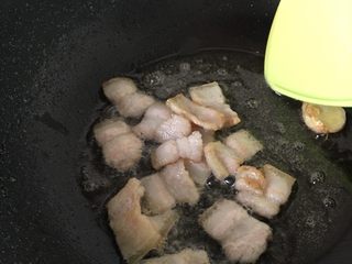 6、肉汁萝卜,翻炒变色