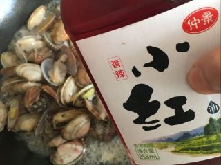 9、辣炒花蛤:让舌头欲罢不能的美味儿,等蛤稍微开口的时候放入适量的辣椒油