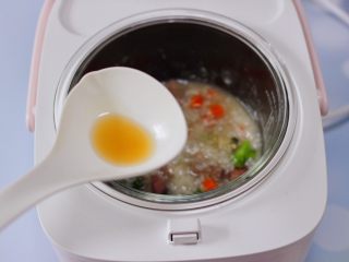 16、西兰花猪肝粥（宝宝辅食）,倒入芝麻油增加口感即可。