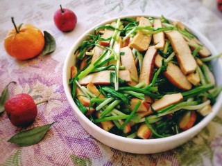 15、蒜苗炒香干,简单快手的清香素菜。
