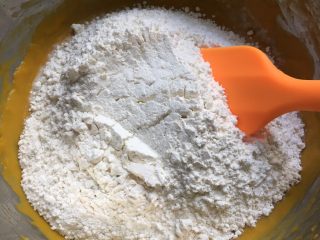 7、南瓜发糕,加入粉