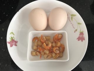 1、瑶柱虾米蒸水蛋,鸡蛋2个，瑶柱虾米共约10g