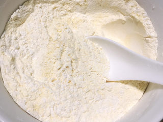 4、小米发糕,搅拌均匀