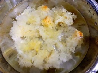 1、女人不可或缺的养颜羹,雪耳撕小朵泡发