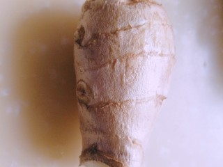 9、滋阴益气，黄芪石斛红枣粥,取生姜切丁