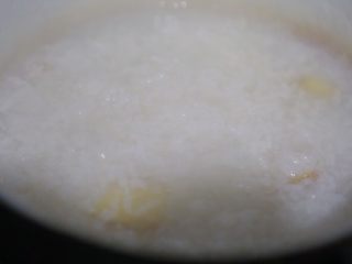6、虾仁生姜粥,小火慢慢煮，如果赶时间，火可以大一些哦