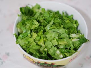 8、虾仁生姜粥,青菜切碎