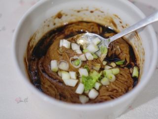 14、虾仁生姜粥,切入一些葱花