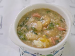 15、虾仁生姜粥,调味汁最后加入，再加入一只鸡蛋，喜欢散开的就搅拌开，想吃荷包的就不用动啦～