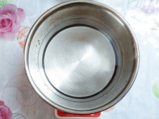 2、烧仙草红豆奶茶,秤2.5斤冷水！